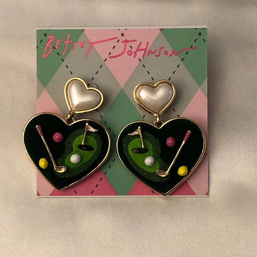 Betsey Johnson Faux Pearl Gold Tone & Green Felt Golf Heart Drop Earrings NWT